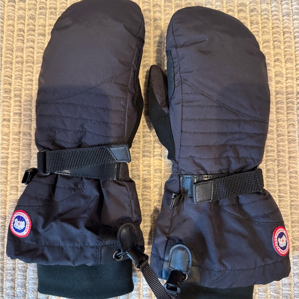 Canada Goose Women’s Mittens - Size Small - Picture 1 of 2